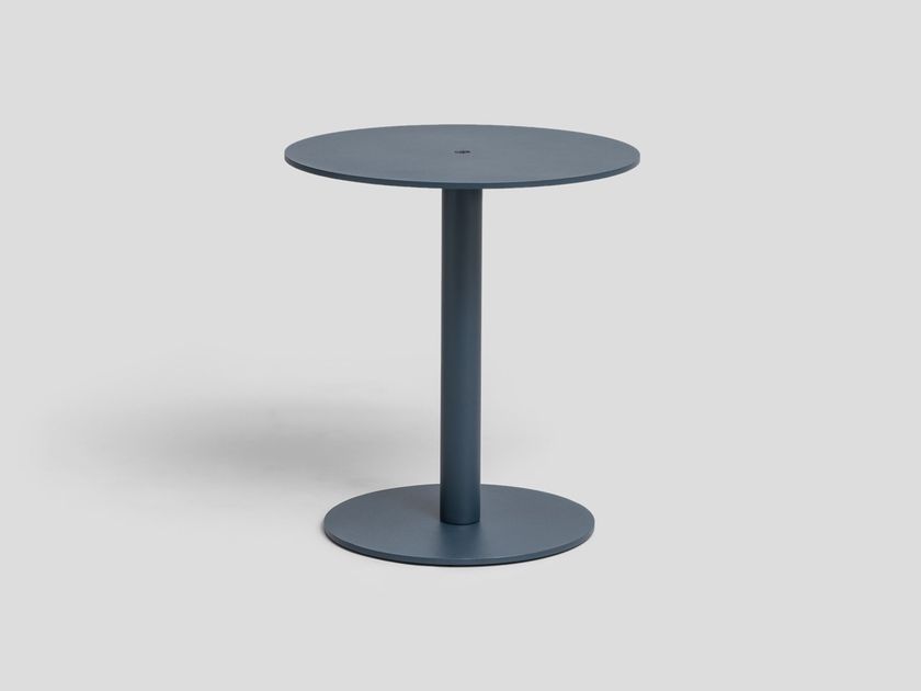 Round powder coated aluminium coffee table PINTO By UTIL design Joschua ...