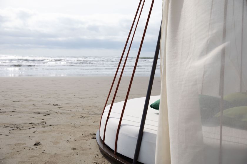 PLANET Nautical rope garden bed with parasol By Rever