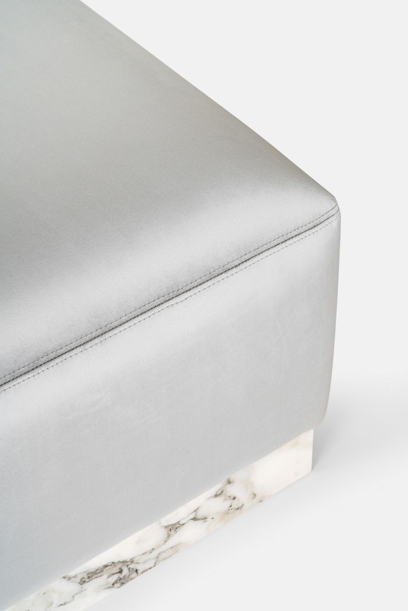 POUF EFFETTO MARMO Pouf quadrato in velluto By Valsecchi Marmi