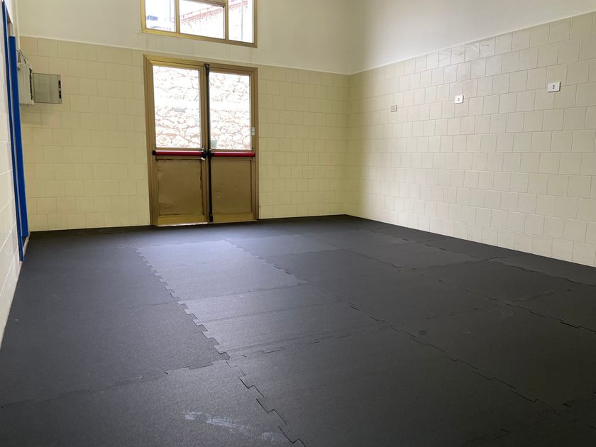 Pavimento de caucho SBR monocapa para áreas fitness Pavimento deportivo ...