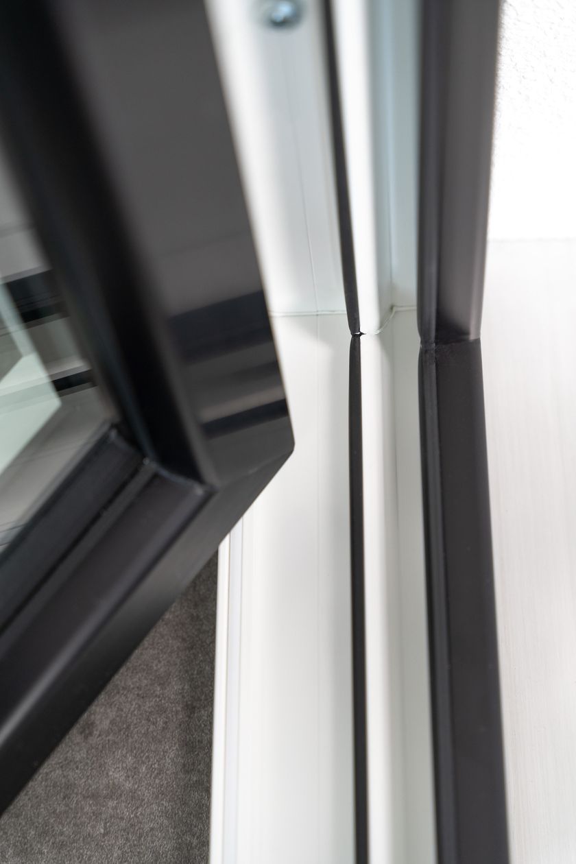 S 9000 PLUS by GEALAN - Finestra a battente in PVC con triplo vetro - 10