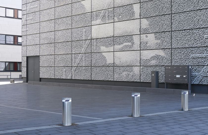 Cylindrical electric bollard SECURITY LINE By HÖRMANN ITALIA