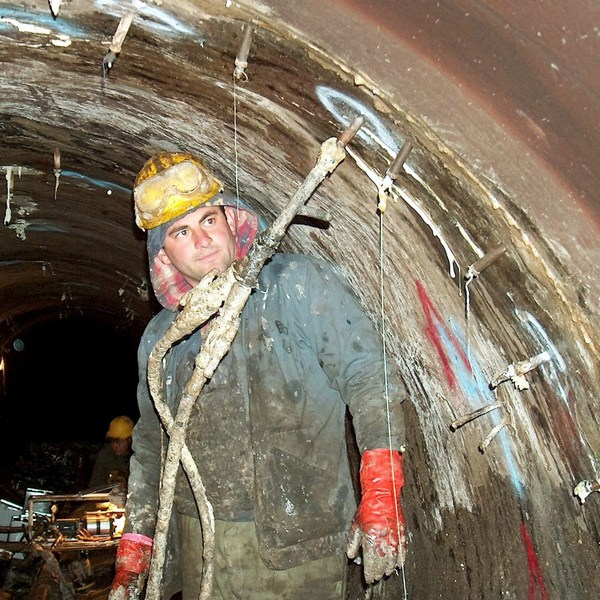 SYNTECH HAG ECO by Azichem - Resina poliuretanica idroespansiva iniettabile - 3