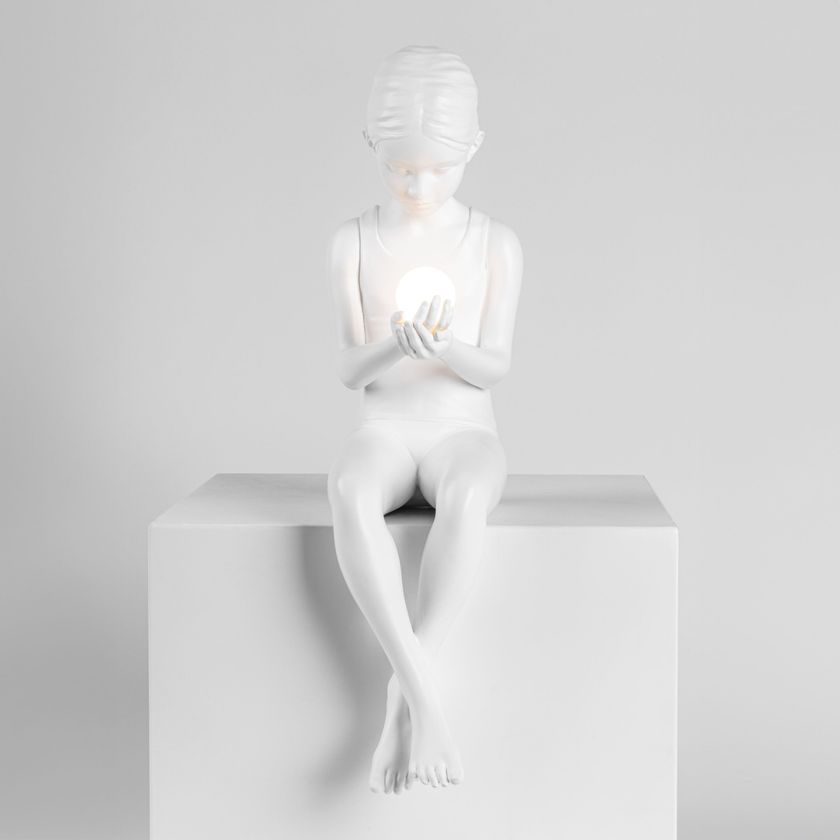 INNER GLOW GIRL 雕塑 By Seletti