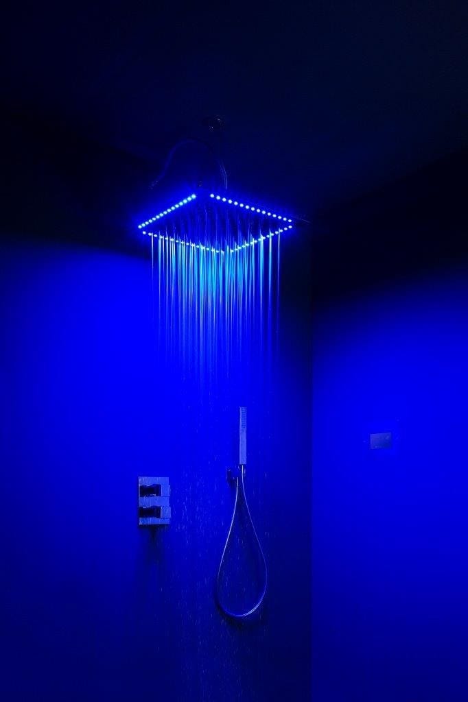 Soffione doccia con cromoterapia by Tender rain - Soffione doccia a LED da incasso a pioggia in metallo - 5