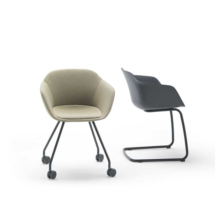 TAIA Fabric training chair with armrests By INCLASS | design Simon Pengelly