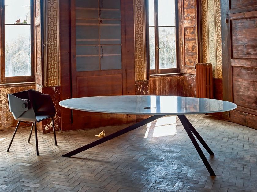 Oval metal dining table TWITTY By da a design Angeletti Ruzza Design