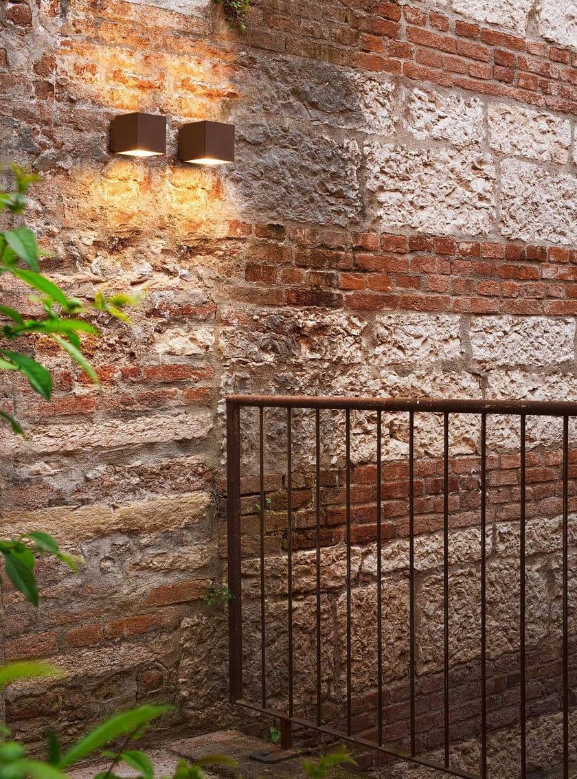 LED direct-indirect light outdoor wall lamp UP&DOWN By Olev