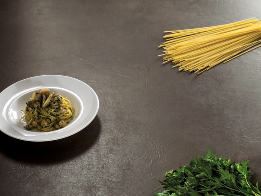 URBAN ANTRACITE by Sapienstone - Top cucina in gres porcellanato effetto cemento - 2