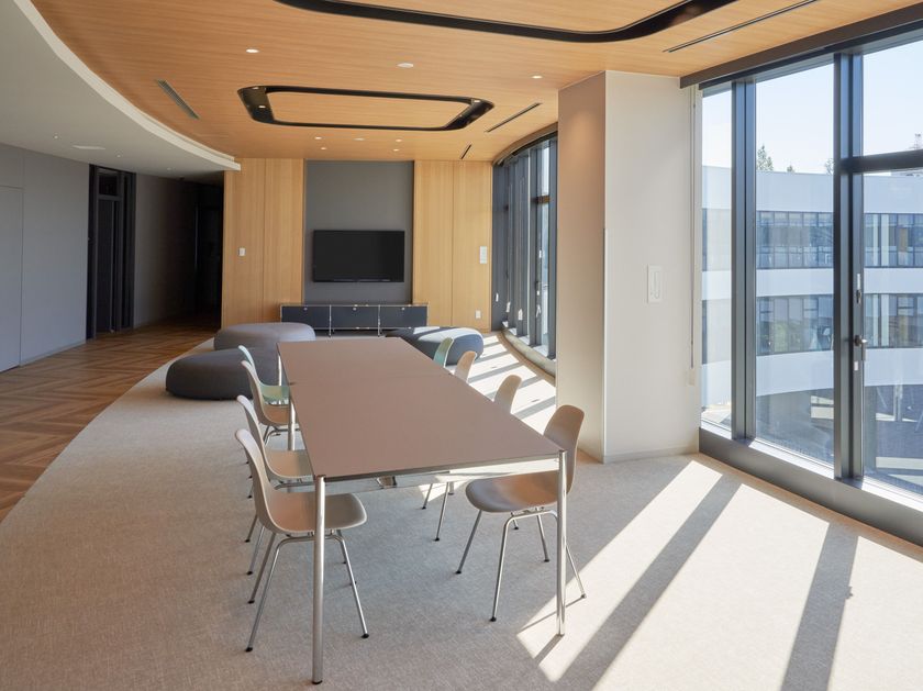 USM HALLER TABLE Table By USM