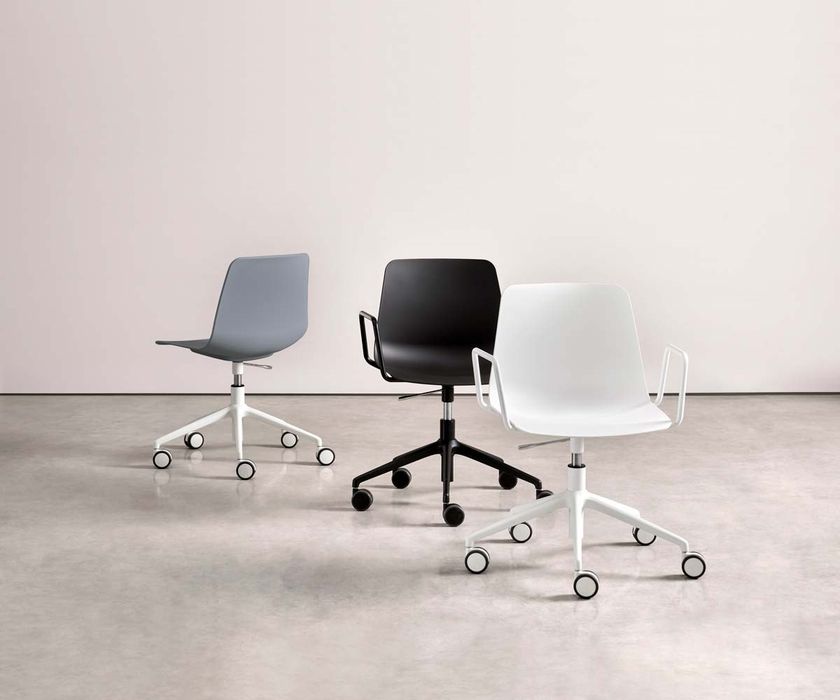 VARYA Height-adjustable polypropylene office chair with castors with 5 ...