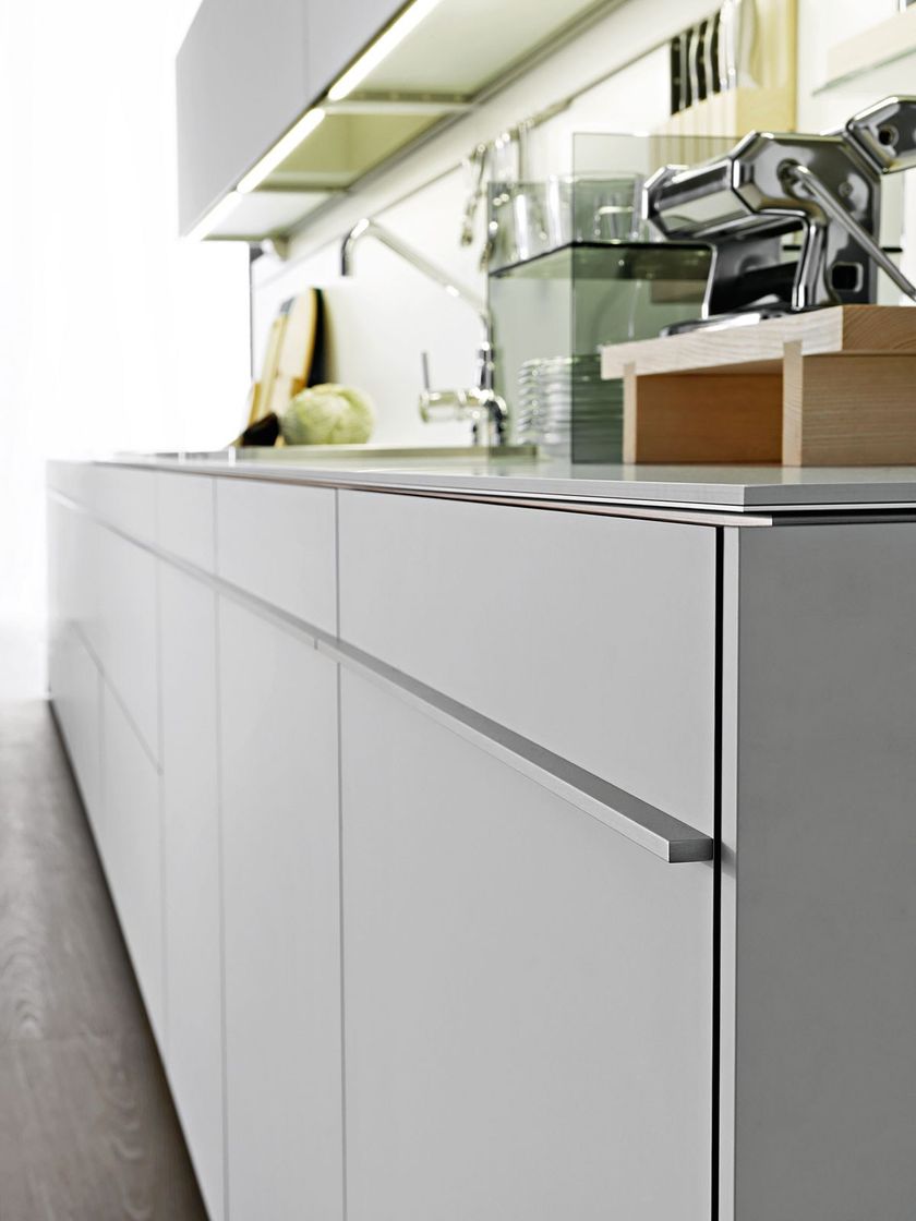 Cucina con maniglie integrate VELA By DADA design Dante Bonuccelli
