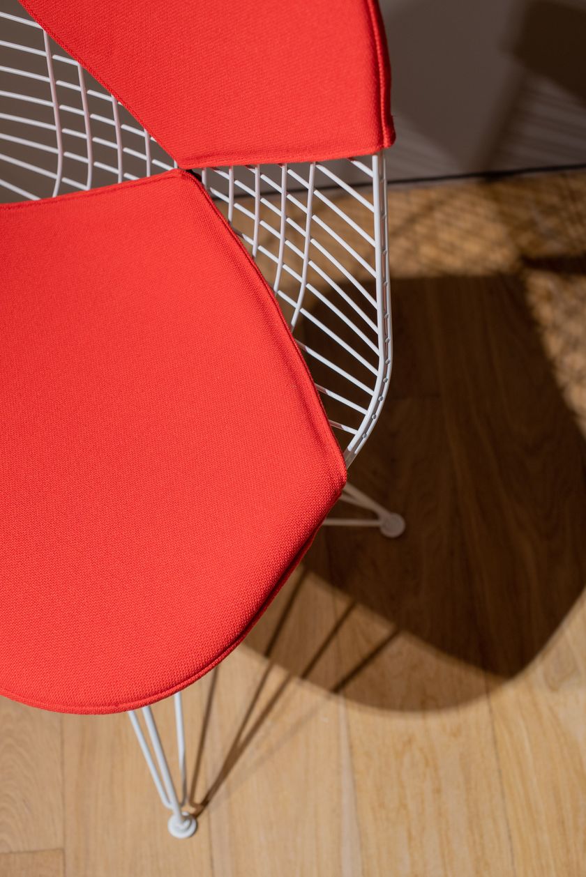 VITRA WIRE CHAIR DKR 2 WHITE Chair By In Stock design Charles & Ray