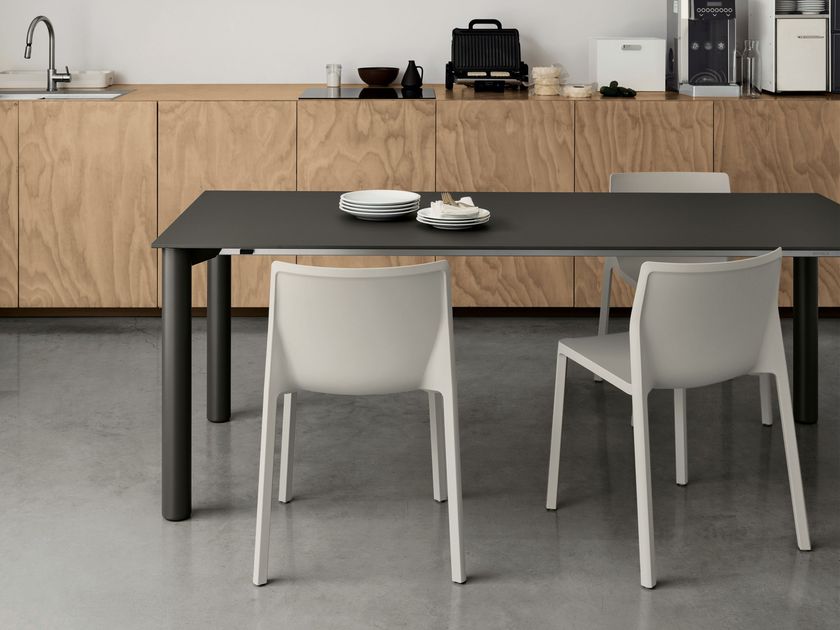 Kristalia: Seats, tables and furnishing accessories | Archiproducts