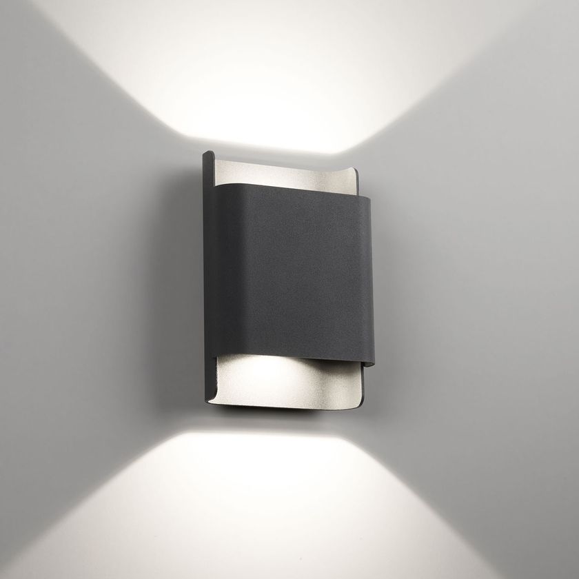 WANT-IT X LED aluminium wall light By Deltalight