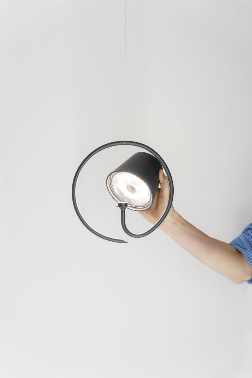 Zafferano, Amelie Sospensione, Lampadario A Sospensione Ricaricabile E Senza Fili Con Controllo Touch, Adatta Per Salotto Ed Esterni, Dimmer, 2200-3000 K, Altezza 12 Cm, Colore Nero