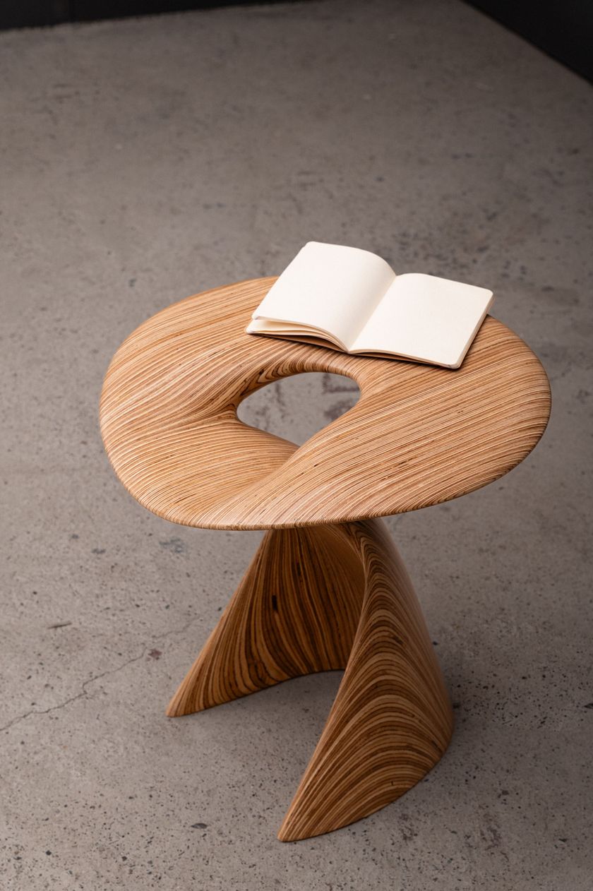 LOOP SIDE TABLE Coffee table By andblack