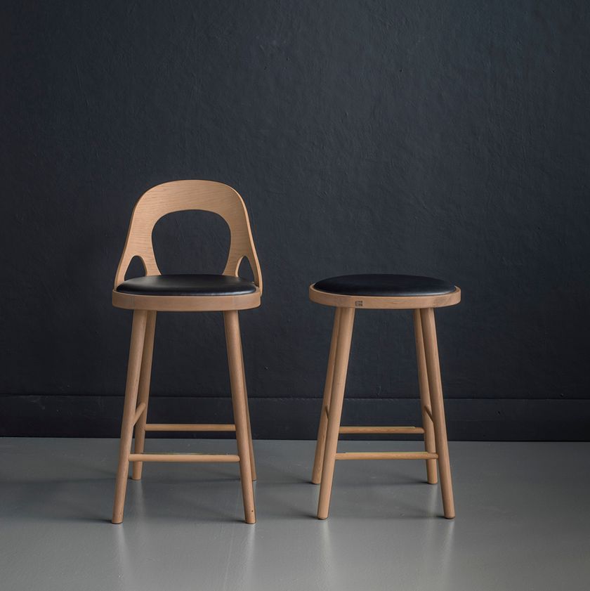 COLIBRI 670S | Stool with back High oak stool with back By Hans K