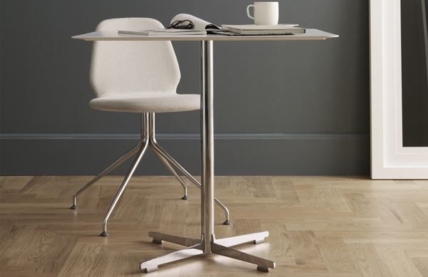 Tavolo quadrato con base a 4 razze CROSS TABLE - 574 | Tavolo ...