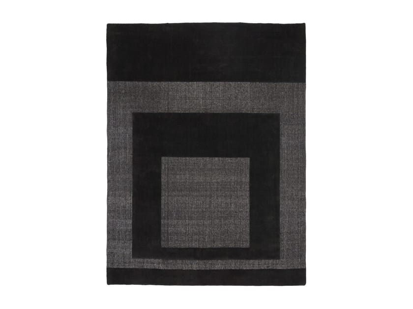 CUT OUT MONOCROMO 2.0, Tappeto fatto a mano su misura