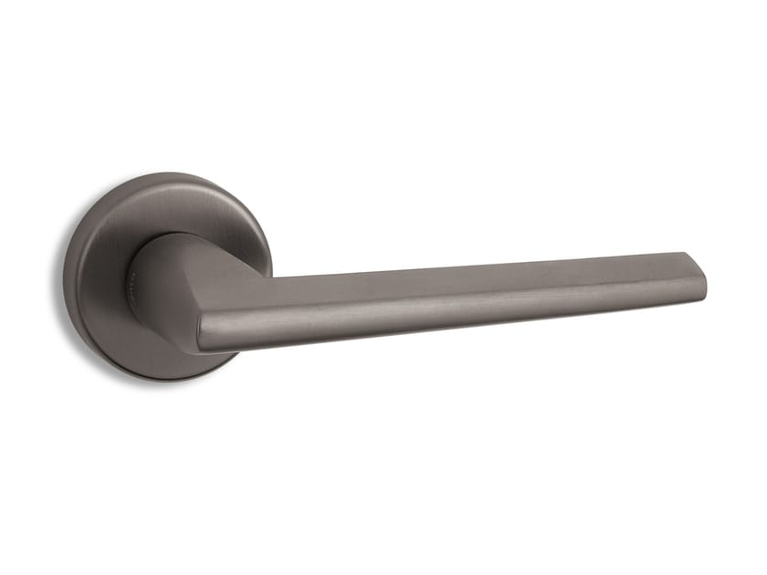 PILOT | Maniglia by Ento - Maniglia in ottone su rosetta - 4