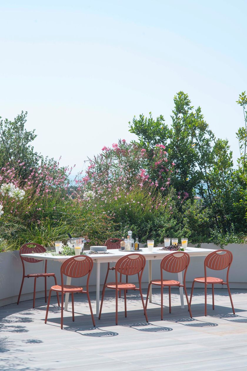 PLUS4 Extending rectangular steel garden table By Emu