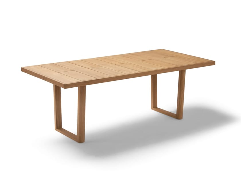 HERITAGE Rectangular teak garden table By POINT design Mario Ruiz