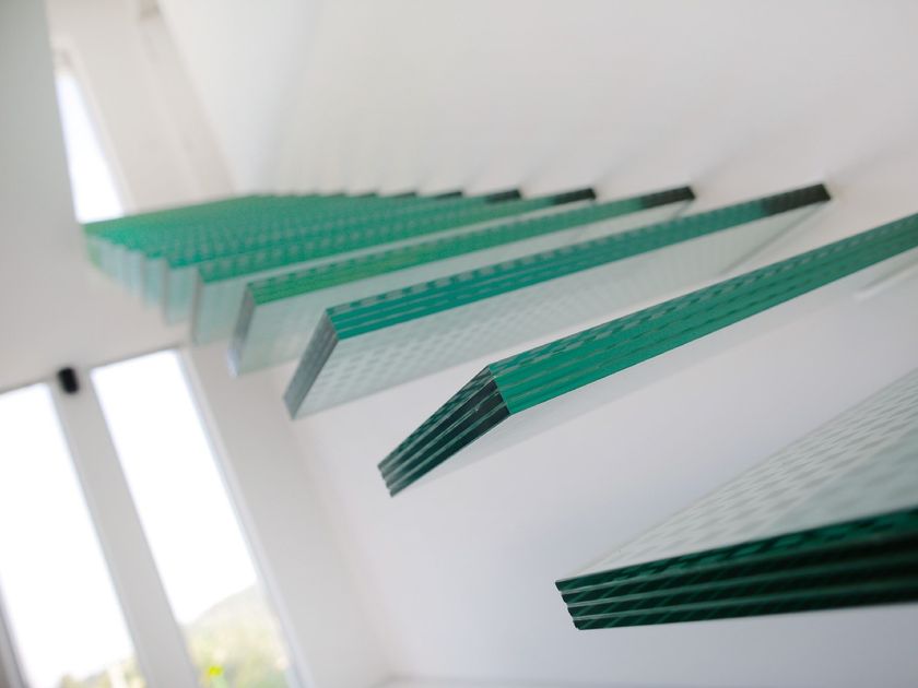 Glass cantilevered staircase iFRAME Glass stairs By iFRAME