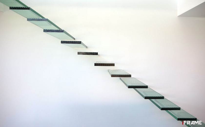 Glass cantilevered staircase iFRAME Glass stairs By iFRAME