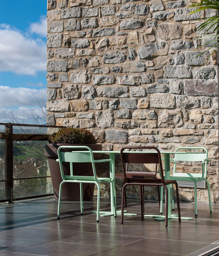 BIARRITZ Stackable aluminium garden chair with armrests By iSimar