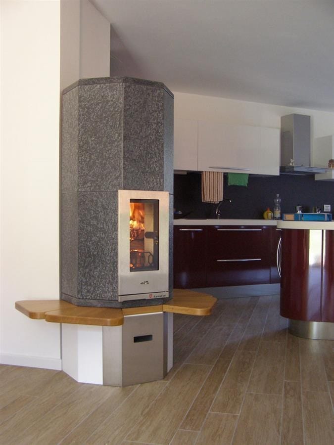 OTA2 | Stufa con panca by KarniaFire - Stufa a legna in pietra naturale con panca - 3