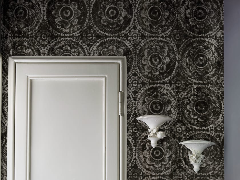 BLACK MAMA Wallpaper with floral pattern By Wall&decò design