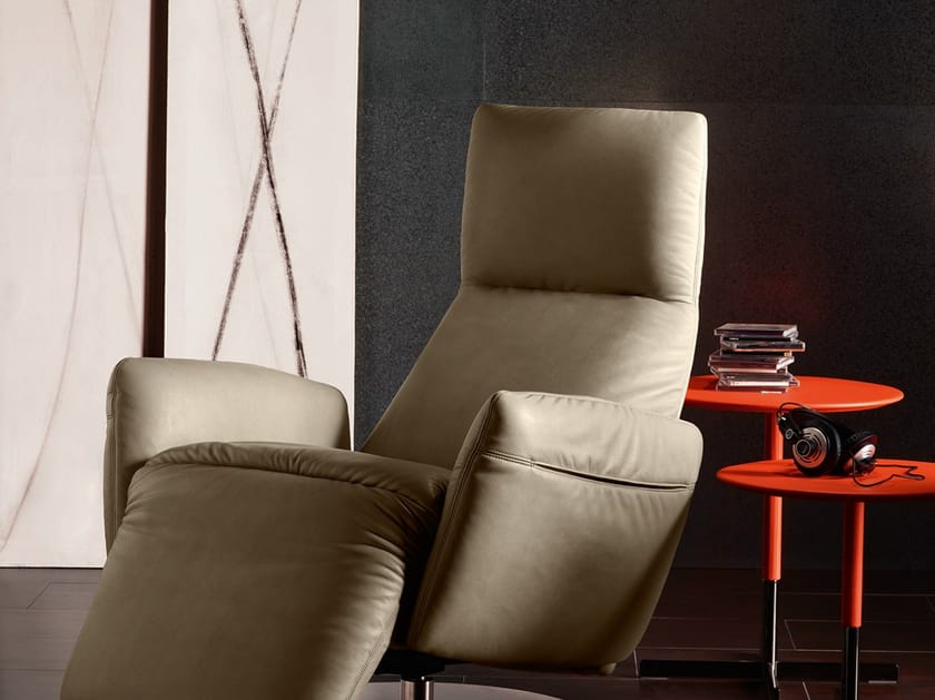 PILLOW Armchair By Poltrona Frau