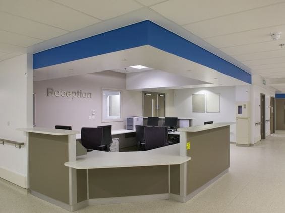 Rockfon® MediCare® Standard by Rockfon - Pannelli per controsoffitto acustico in lana di roccia per ambienti sanitari - 3