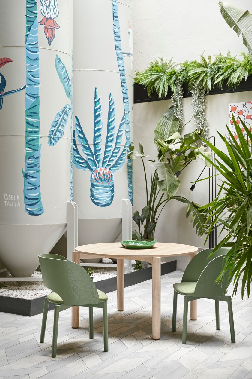 ATLAS Round veneer and rubberwood table By TEULAT | design Cambres Design
