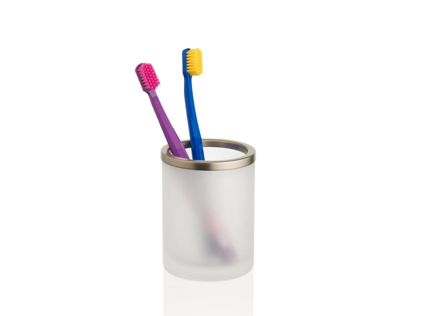 ROUND UP Frosted glass toothbrush holder By Klomfar