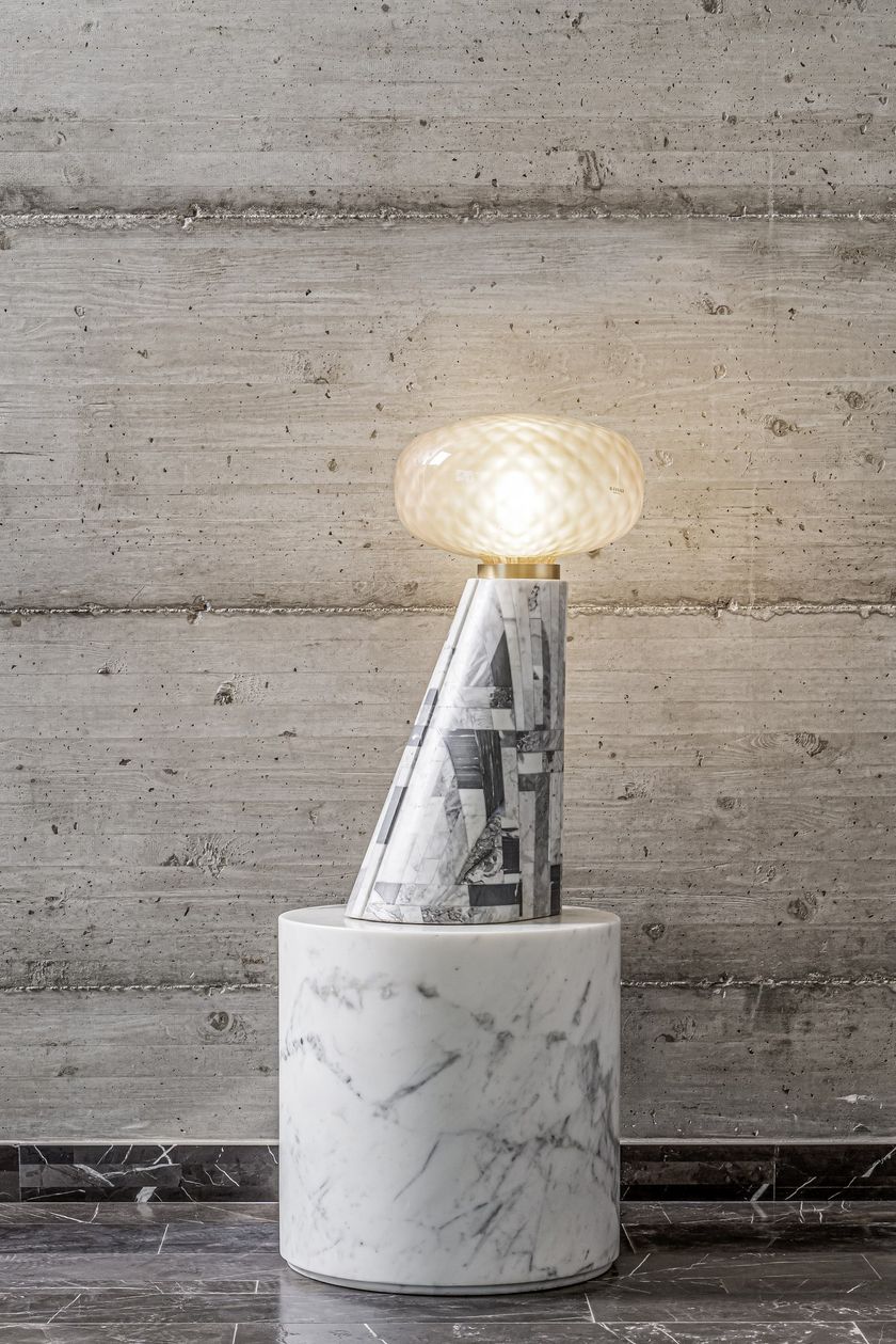 SEVEN BLOOMS by Stonethica - Lampada da terra in marmo di Carrara - 9