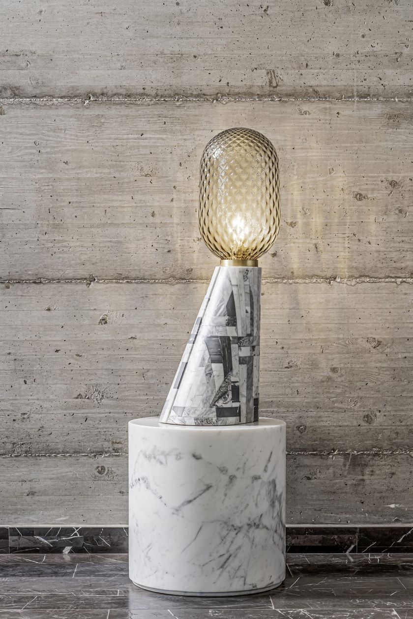 SEVEN BLOOMS by Stonethica - Lampada da terra in marmo di Carrara - 7