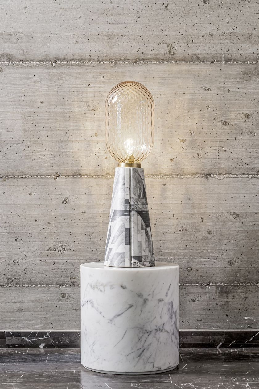 SEVEN BLOOMS by Stonethica - Lampada da terra in marmo di Carrara - 5