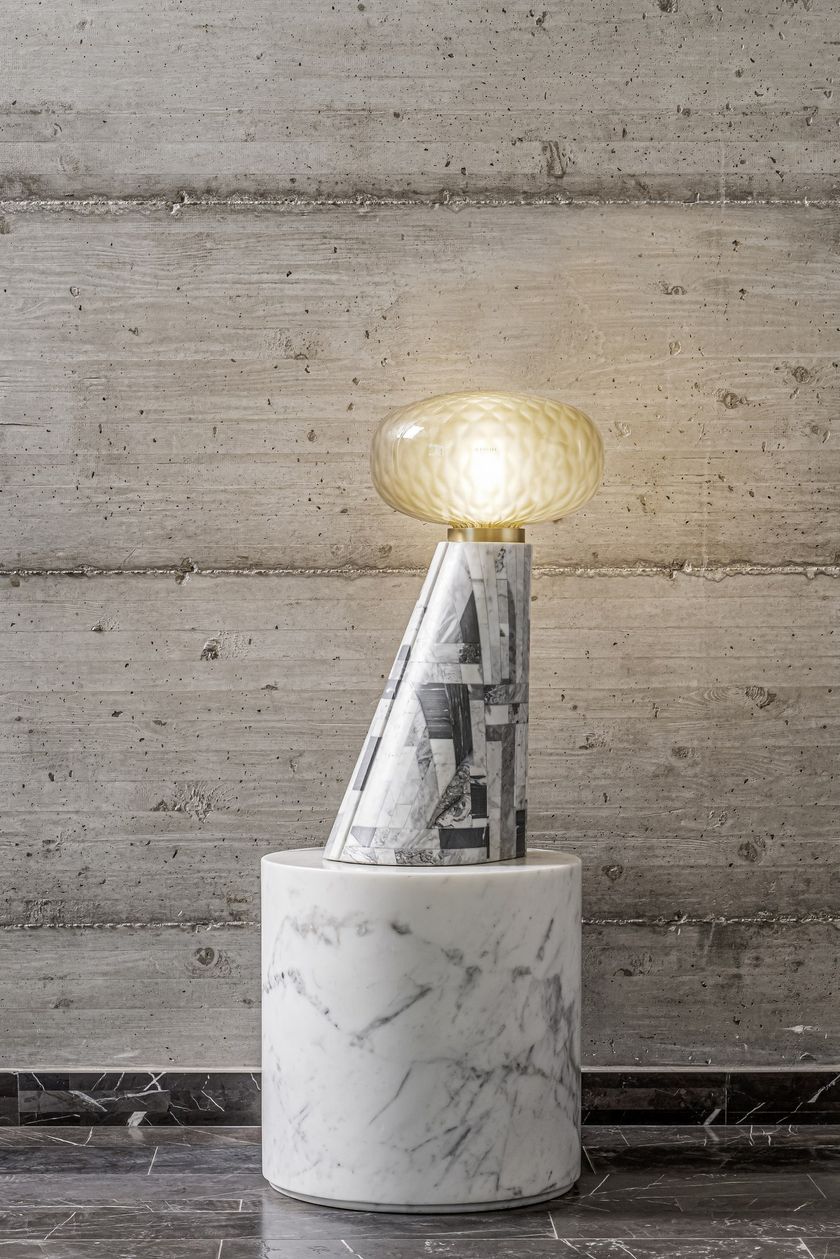 SEVEN BLOOMS by Stonethica - Lampada da terra in marmo di Carrara - 10