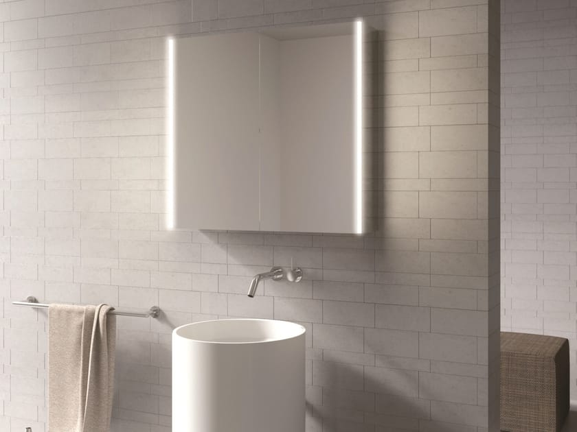 Wallmounted mirror with and integrated lighting SIDES By DDL