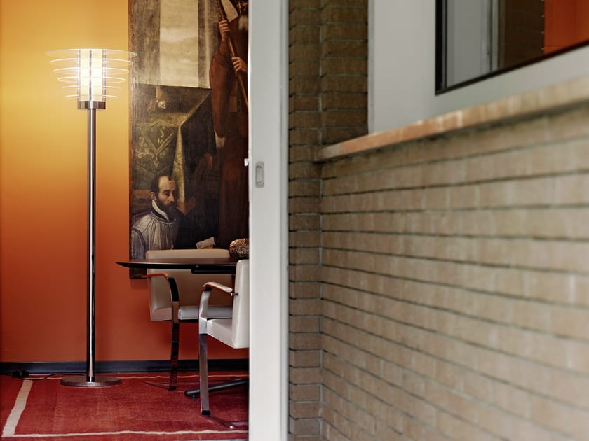 T0024 | Lampada da terra