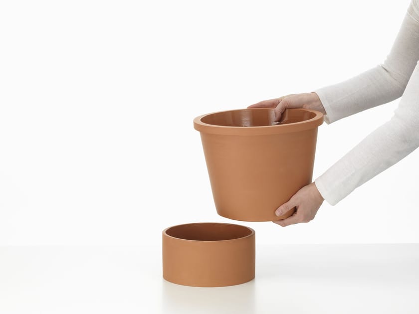 TERRACOTTA POTS LARGE By Vitra design Thélonious Goupil
