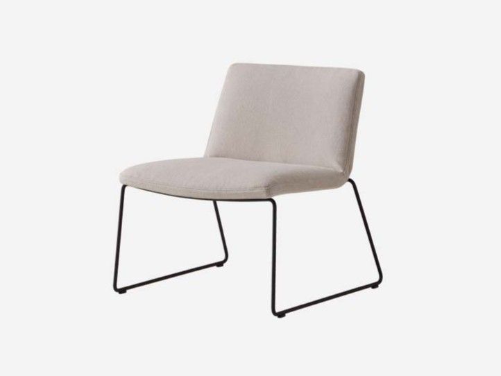 XAIL Sled base fabric easy chair By INCLASS
