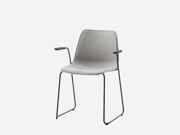 Sled base fabric chair with armrests VARYA TAPIZ | Reception chair by INCLASS