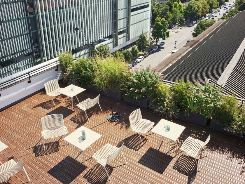 ZEBRA Square garden table By FAST | design Lievore Altherr