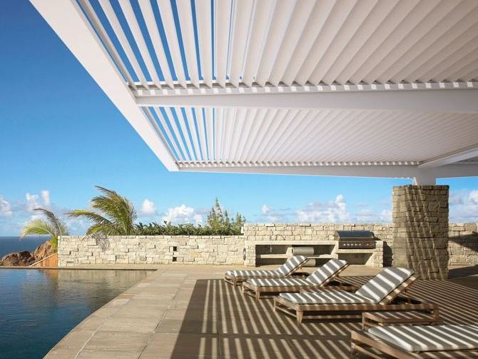 Pergola autoportante in alluminio a lamelle orientabili