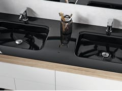 Lavabo rettangolare sospeso in vetro termoformato con piano&nbsp;NIZA - BISELARTE