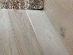 Parquet spazzolato in ciliegio&nbsp;CILIEGIO EUROPEO CORTECCIA - CADORIN GROUP