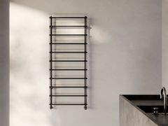 Scaldasalviette in acciaio al carbonio&nbsp;COLIBR� LIGHT - CALEIDO
